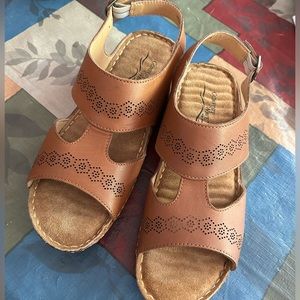 Easy Street Comfort Wave. 7.5 wide only worn a couple of times. No box.